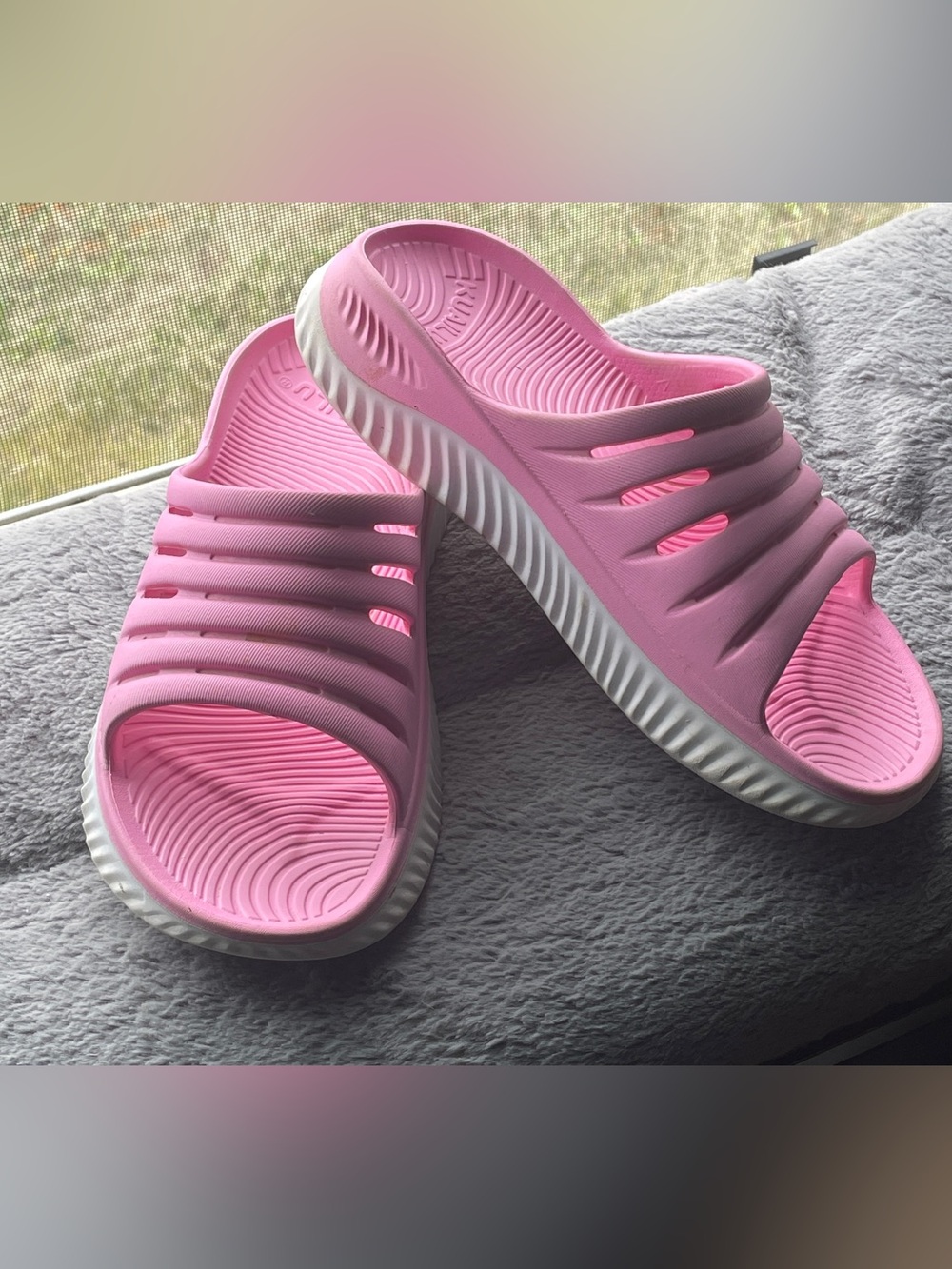 Great support for planter fasciitis Women's Pink Lightweight Slide Sandals
